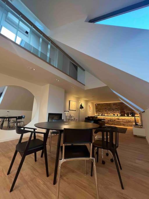 Huoneisto Attic, In The Heart Of